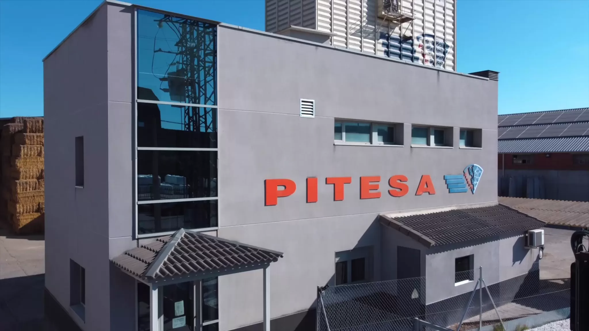 fachada de pitesa 2048x1152 1